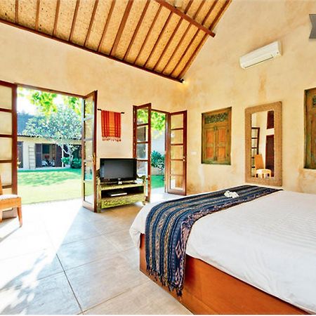 סמיניאק Rumi Villas חדר תמונה