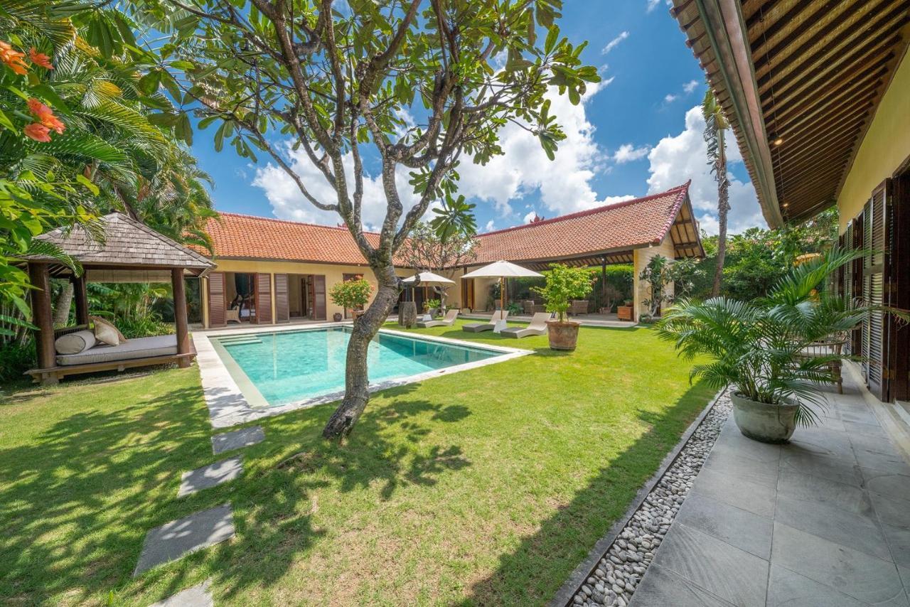 סמיניאק Rumi Villas מראה חיצוני תמונה