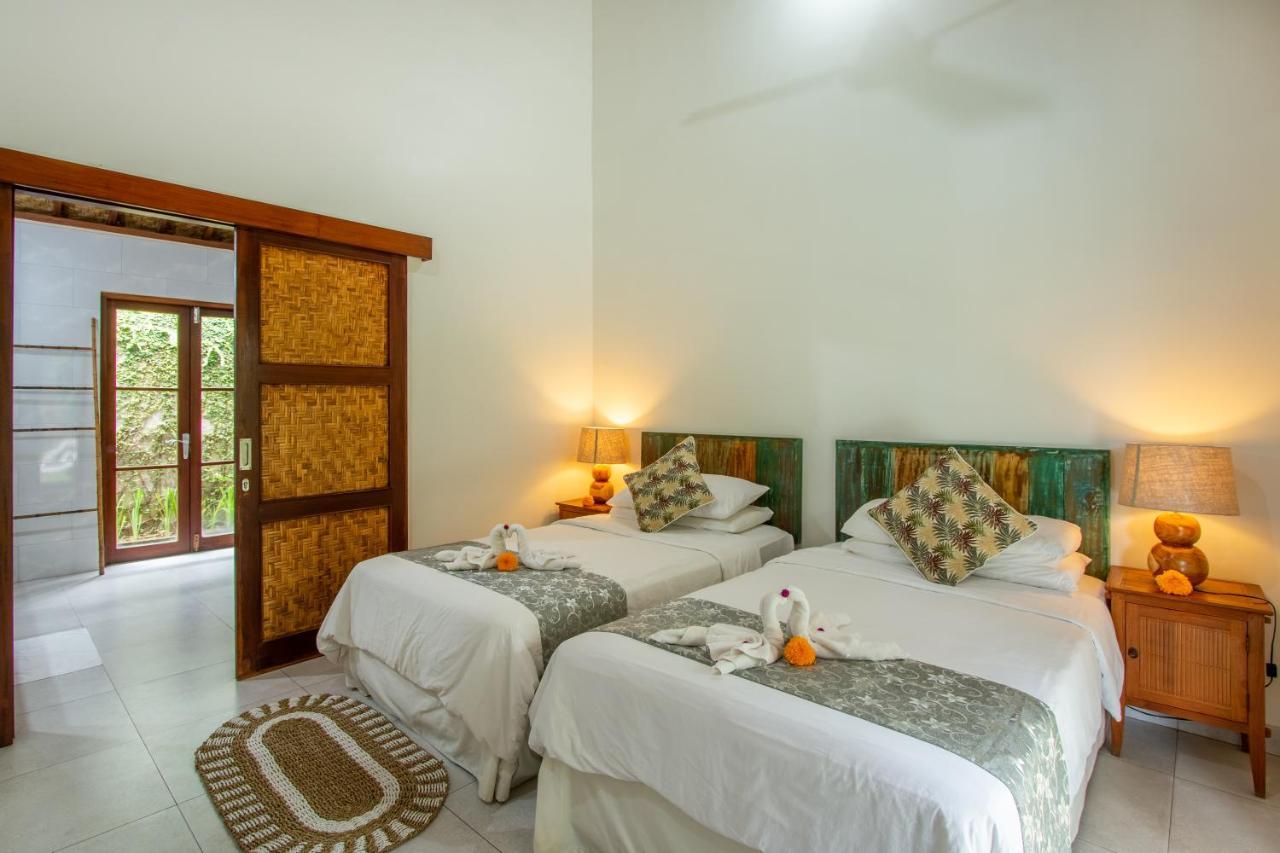 סמיניאק Rumi Villas מראה חיצוני תמונה