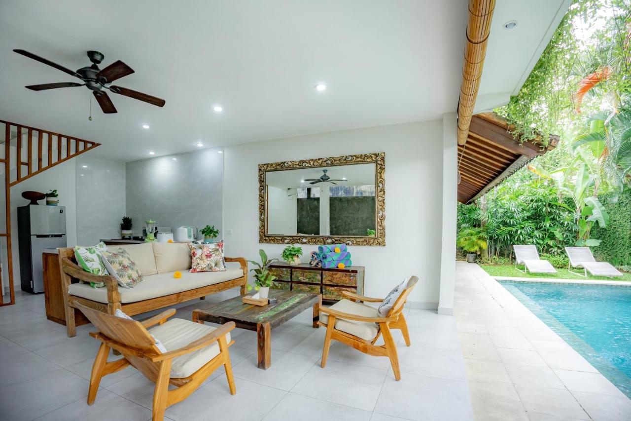 סמיניאק Rumi Villas מראה חיצוני תמונה